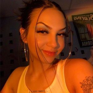 Meet your Posher, Elise